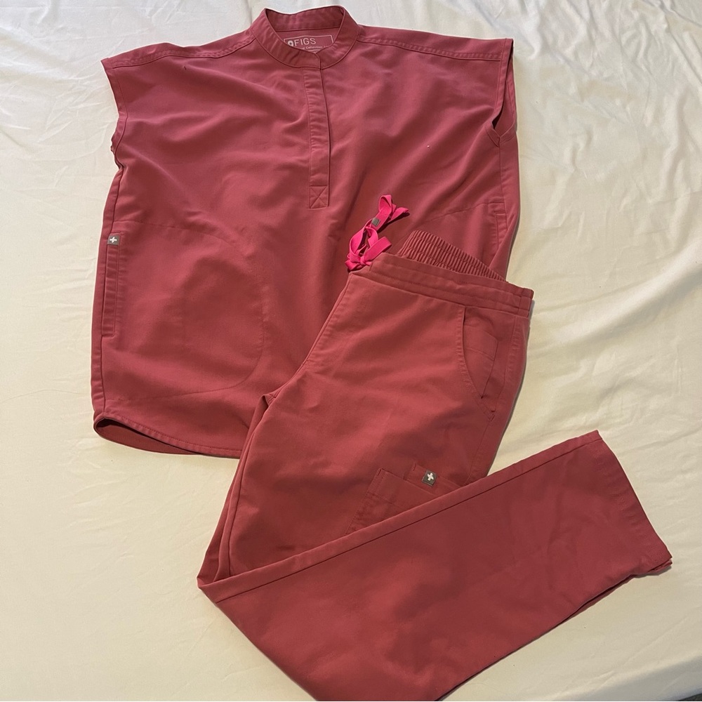 Figs Quartz SET BCA Top is XXS Pants are XXSP